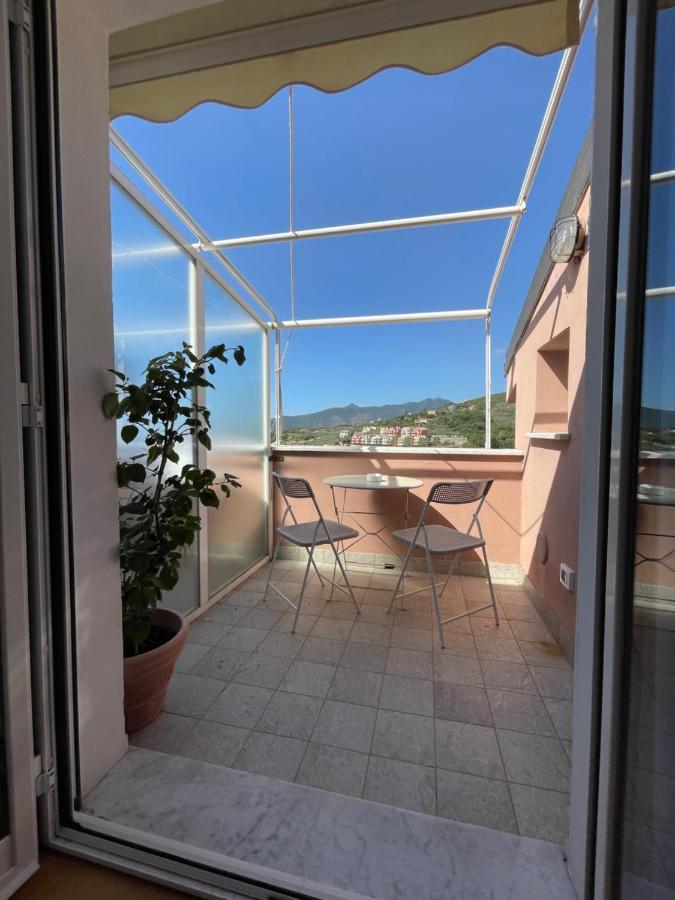 Appartamento Mimosa "A Casa Felice" Pietra Ligure Luaran gambar
