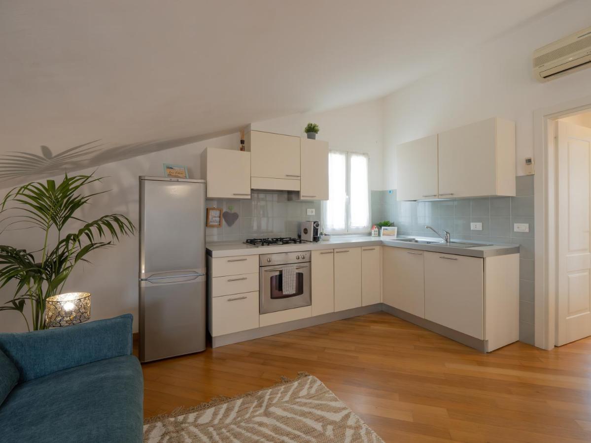 Appartamento Mimosa "A Casa Felice" Pietra Ligure Luaran gambar