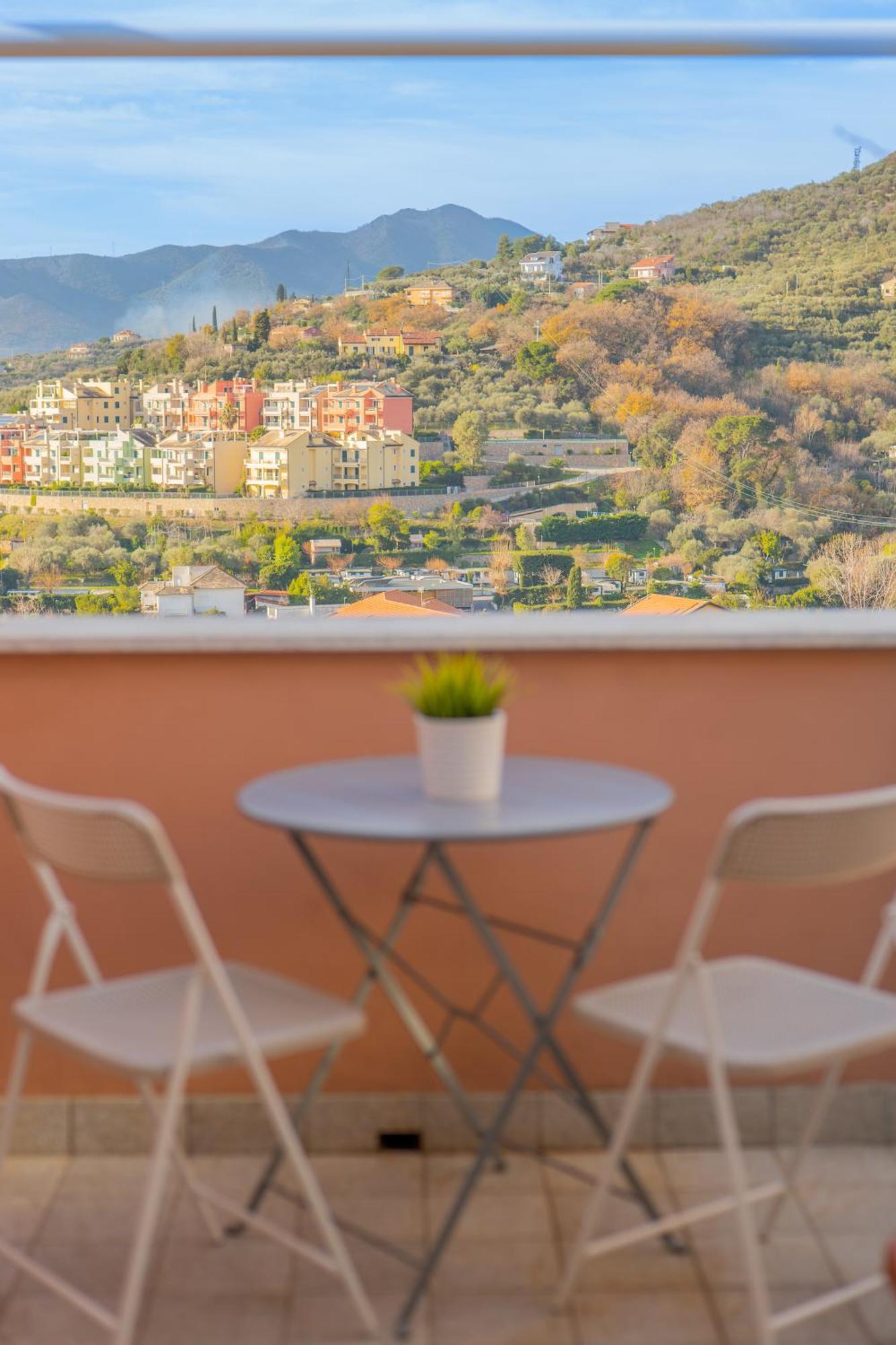 Appartamento Mimosa "A Casa Felice" Pietra Ligure Luaran gambar